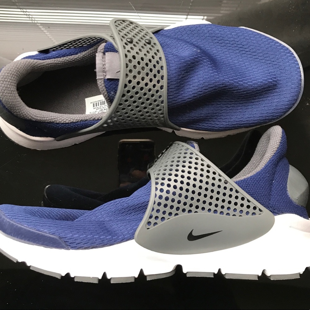Nike Sock Dart sneakers!! New w/o tag!!
